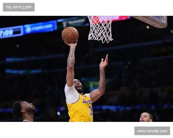 戴维斯篮球技术课全方位解析 提升个人技能与团队配合的实战技巧